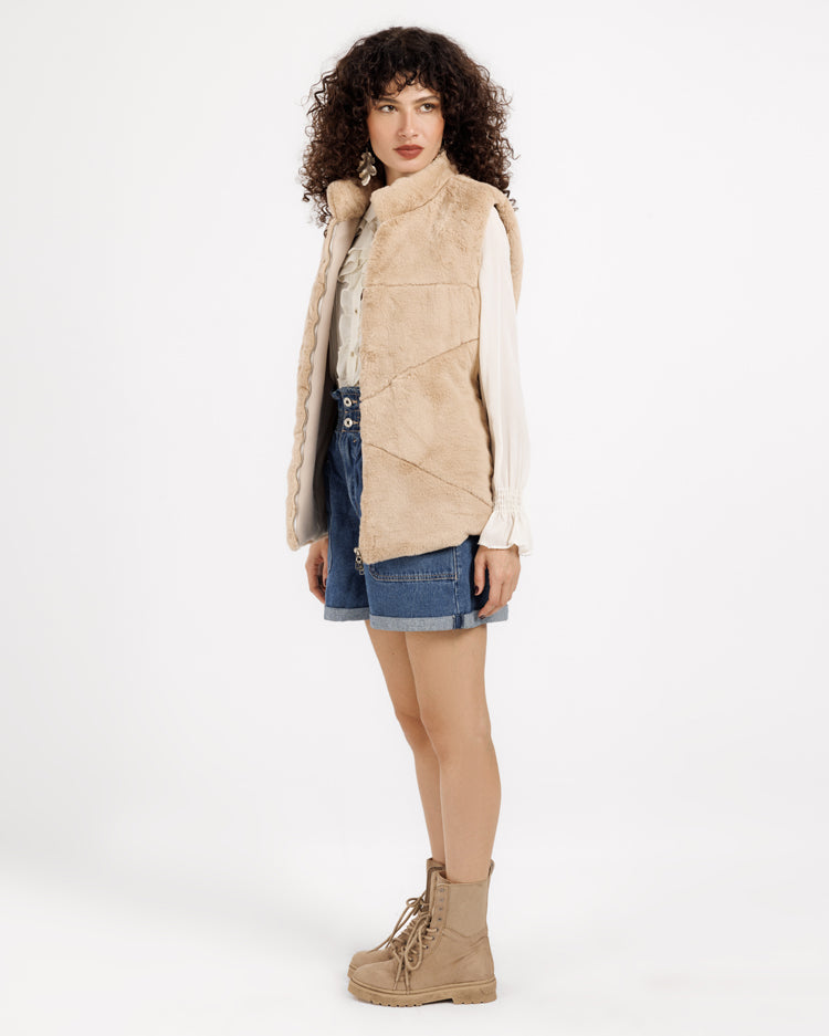 Wool Vest with Faux Fur – Luxurious Warmth and Style