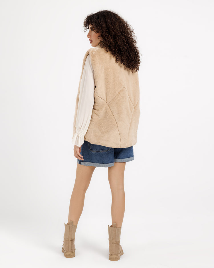 Wool Vest with Faux Fur – Luxurious Warmth and Style