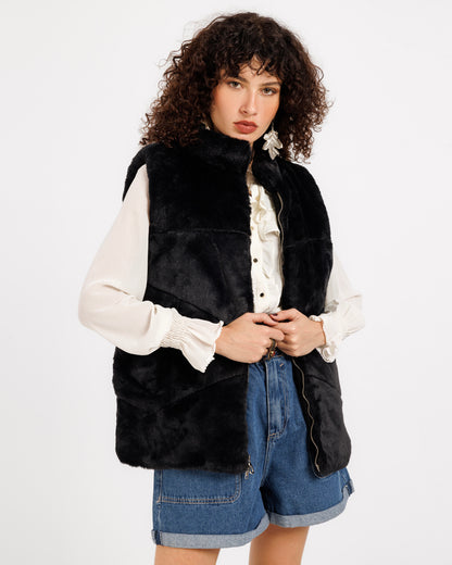 Wool Vest with Faux Fur – Luxurious Warmth and Style